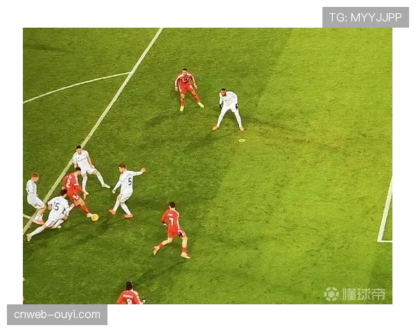 关键事件VAR回放：确认南特进球前进攻球员未越位，攻防转换瞬间定格分析